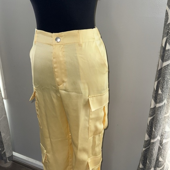 Forever 21 Pale Yellow Satin Cargo Pants - Picture 5 of 10